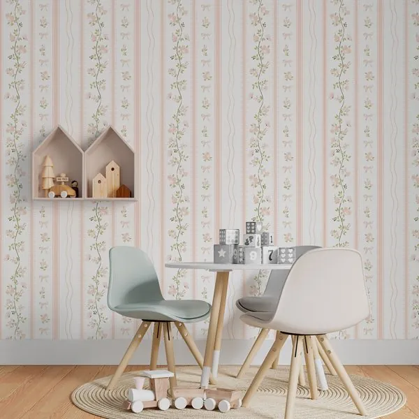 Afeto Floral Delicado Listrado Bege — ambiente com o papel de parede aplicado