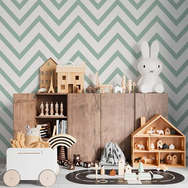 Chevron Slim Verde — ambiente com o papel de parede aplicado