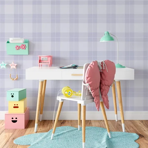 Xadrez Sarja Roxo — ambiente com o papel de parede aplicado